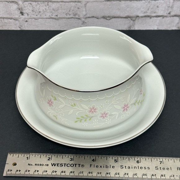 Salem China Spring Blossom Open Gravy Boat with Attached Bottom - Picture 8 of 8